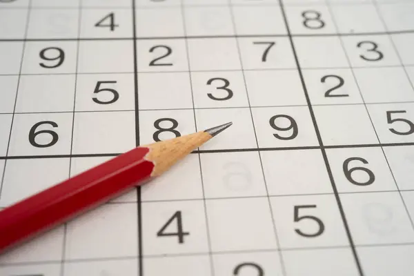 Pratik becerisi için kalemle yapboz oyunu.