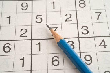 Pratik becerisi için kalemle yapboz oyunu.