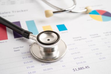 Çizelge kağıdı, mali, hesap, istatistik ve iş verileri üzerinde steteskop.