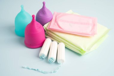 Kadın adet döngüsü koruması için hijyenik temizlik ayarlandı.