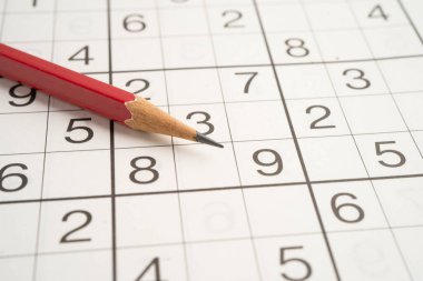 Pratik becerisi için kalemle yapboz oyunu.