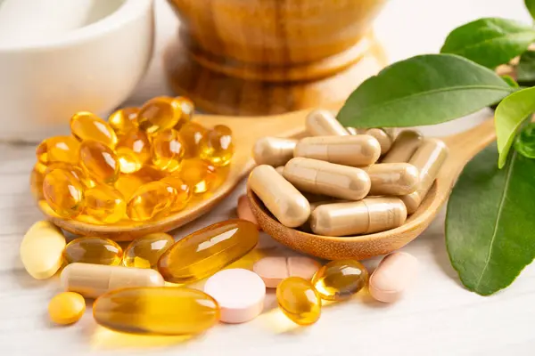 Alternatif ilaç bitkisel organik kapsül ilaç.