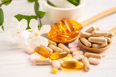 Alternatif ilaç bitkisel organik kapsül ilaç.