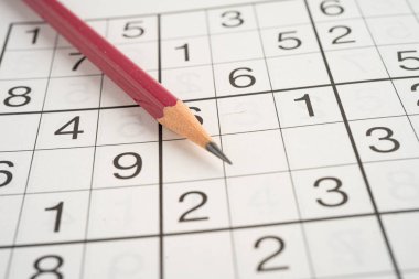 Pratik becerisi için kalemle yapboz oyunu.