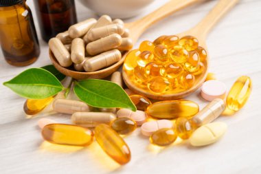 Alternatif ilaç bitkisel organik kapsül ilaç.