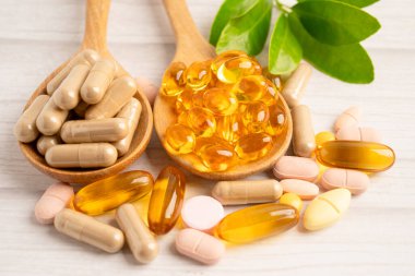 Alternatif ilaç bitkisel organik kapsül ilaç.