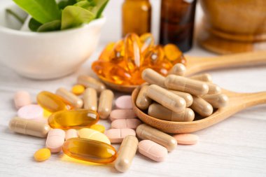 Alternatif ilaç bitkisel organik kapsül ilaç.