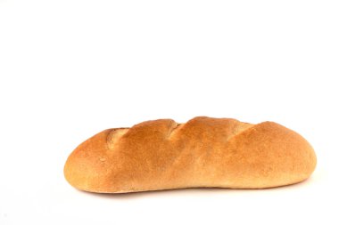 Beyaz arka planda dilimlenmiş tek bir somun beyaz ekmek..