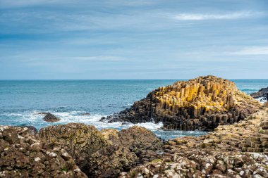 Dev Geçidi 'nin, Bushmills' in, Antrim 'in, Kuzey İrlanda' nın detayları