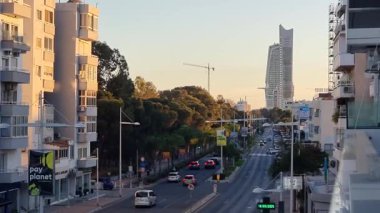 Kıbrıs, Limasol. Deniz kıyısındaki turist caddesi. Yüksek kalite 4k görüntü