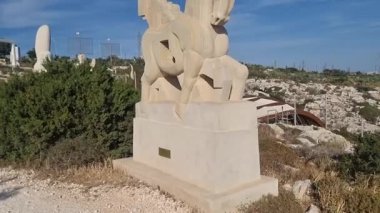 Kıbrıs, aja napa, uluslararası taş heykel parkı. Yüksek kalite 4k görüntü