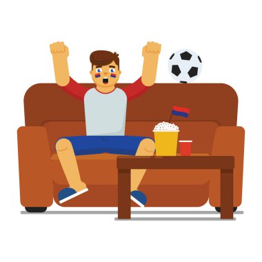 genç adam futbol TV izlerken.