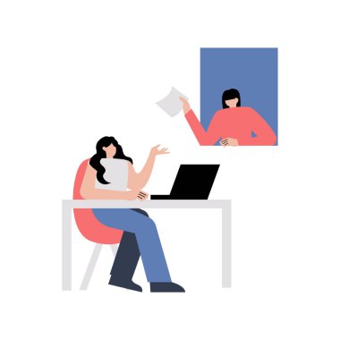 Masasında dizüstü bilgisayarı olan bir kadın.