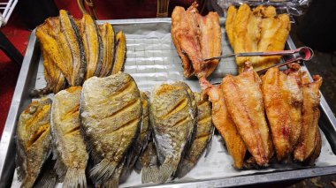 Gourami balığı yığını. Yemeye hazır. .