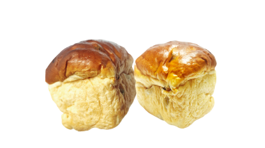 Taze pişmiş altın sarısı akşam yemeği şeffaf arkaplanda ekmek ruloları.