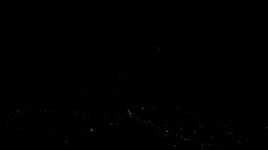 Yukarıdan hava aracı görüntüsü havai fişek