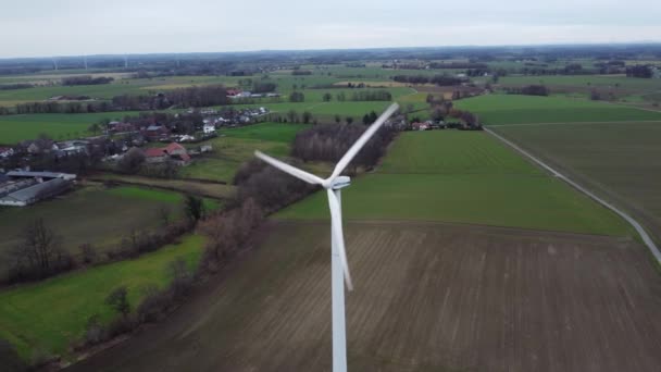 Aerogenerador Está Girando Campo Aerogenerador Blanco Gira Aire — Vídeo de stock