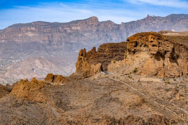 Mirador El Guriete 'den görüntü (Santa Lucia de Tirajana, Gran Canaria, İspanya) Kameranın önündeki volkanik manzara