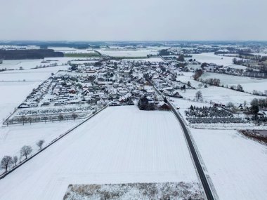 Kar yağarken yukarıdan karıştır