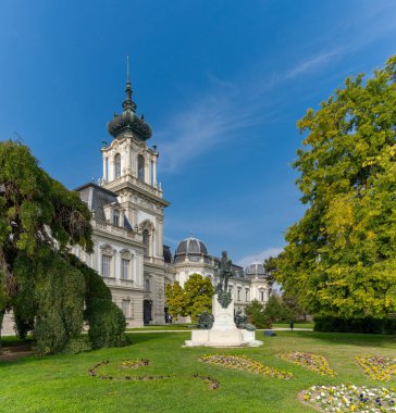 Keszthely, Macaristan - 10 Ekim 2022: Keszthely 'deki Festetics Palace manzarası