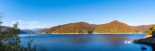 Höstpanorama Landskap Sjön Vidraru Och Fagaras Bergen Centrala Rumänien — Stockfoto