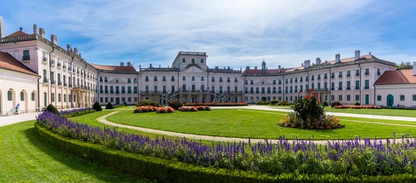 헝가리의 2022 토드에 에스테르하지 궁전이나 헝가리 베르사유 궁전의 파노라마 — 스톡 사진