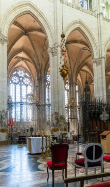 Amiens, Fransa - 12 Eylül 2022: tarihi Amiens Katedrali 'nin merkez sahasındaki şapeller