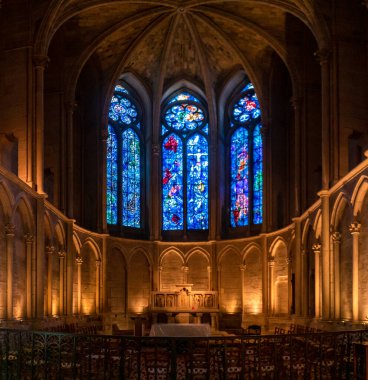 Reims, France- 13 Eylül 2022: Tarihi Reims katedrali içindeki Aziz Joseph Şapeli manzarası