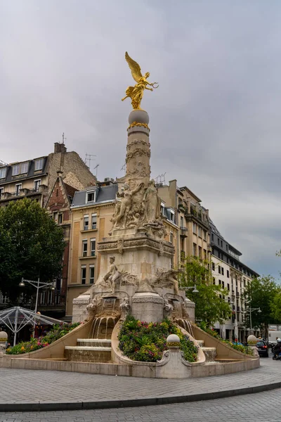 Reims Francja Września 2022 Widok Pomnika Sube Fountain Złotym Aniołem — Zdjęcie stockowe
