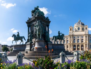 Viyana, Avusturya - 22 Eylül 2022: Viyana şehir merkezindeki Maria Theresa Anıtı ve Sanat Tarihi Müzesi