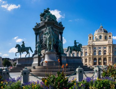 Viyana, Avusturya - 22 Eylül 2022: Viyana şehir merkezindeki Maria Theresa Anıtı ve Sanat Tarihi Müzesi