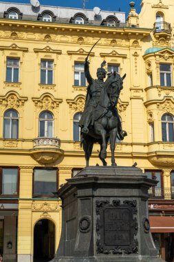 Zagreb, Hırvatistan - 11 Ekim 2022: eski Zagreb şehir meydanındaki Ban Josip Jelaciç heykelinin yakın görüntüsü