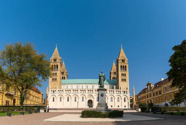 Pecs Hungary October 2022 View Szepessy Ignacz Monument Pecs Cathedral — 스톡 사진