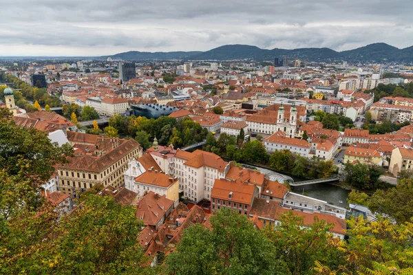 奥地利格拉茨 2022年10月9日 奥地利东南部格拉茨的历史市中心和屋顶景观 — 图库照片
