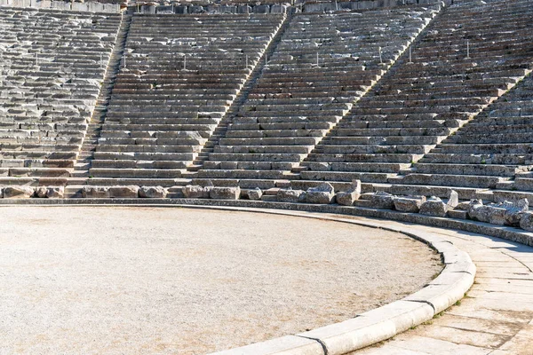ギリシャのエピダウロス 11月 2022 ギリシャ南部のエピダウロスの古代劇場のビュー — ストック写真