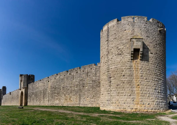 Blick Auf Die Historische Stadtmauer Rund Das Camargue Dorf Aigues — Stockfoto
