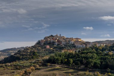 Basilicata 'daki Tolve kasabasının manzarası