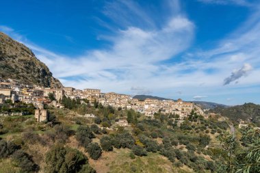 Stilo, İtalya - 12 Aralık 2023: Calabria 'daki Stilo dağ köyünün manzarası