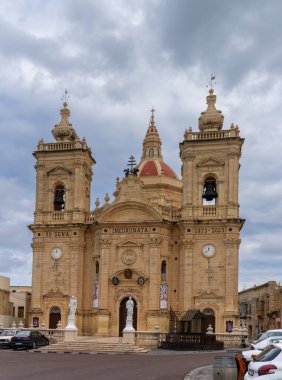 Xaghra, Malta - 20 Aralık 2023: Malta 'daki Gozo Adası' ndaki Xaghra Kilisesi manzarası