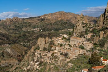 Pentedattilo, İtalya - 16 Aralık 2023: Calabria 'daki Aspromonte hayalet kasabasının manzarası