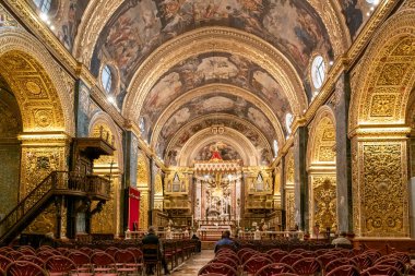 Valletta, Malta - 23 Aralık 2023: Valletta 'daki Saint John Katedrali' nin iç manzarası