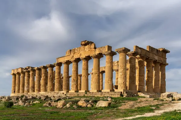 Castelvetrano, İtalya - 3 Ocak 2024: Sicilya 'daki Selinus Tapınağı veya Hera Tapınağı