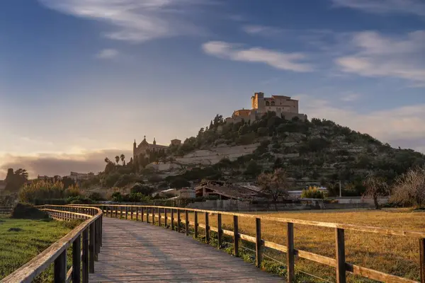Arta Spanje Januari 2024 Uitzicht Het Bezienswaardige Arta Sanctuary Heuvel Stockfoto