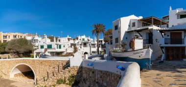 Binibeca Vell, İspanya - 24 Ocak 2024: Menorca 'daki Binibeca Vell köyünün manzarası