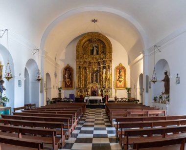 Santa Eulalia del Riu, İspanya - 3 Şubat 2024: Kuzeydoğu İbiza 'daki Santa Eulalia del Riu Kilisesi' nin iç manzarası