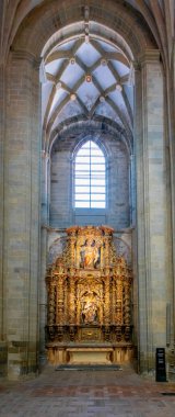 Astorga, İspanya - 12 Nisan 2024: Astorga 'daki Aziz Mary Katedrali' nde Mecdelli Meryem Kilisesi 'nin dikey manzarası