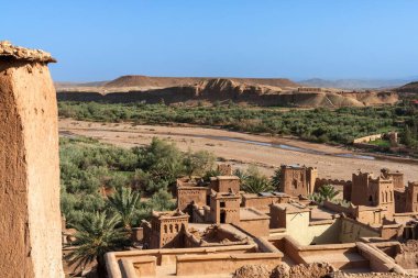 Ait Benhaddou, Fas - 14 Mart 2024: Fas 'ın güneyindeki toprak köyü Ait Benhaddou' nun yakın görüntüsü