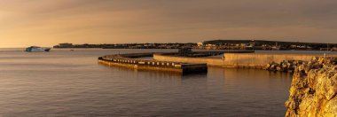Ciutadella, İspanya - 26 Ocak 2024: Menorca 'daki Ciutadella Limanı' nın panorama manzarası