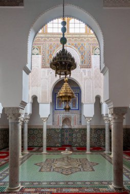 Meknes, Fas - 5 Mart 2024: Moulay İsma 'il' in eski Meknes kasabasındaki anıt mezarı ve cenaze kompleksi