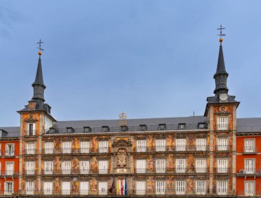 Madrid, İspanya - 6 Nisan 2024: Madrid Plaza Belediye Başkanı Meydanı 'ndaki fresk Turizm Merkezi